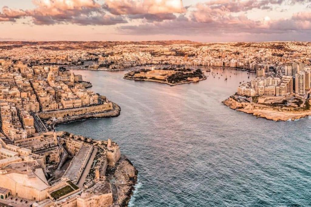 Sea View Penthouse In Tas-Sliema Apartment Ngoại thất bức ảnh